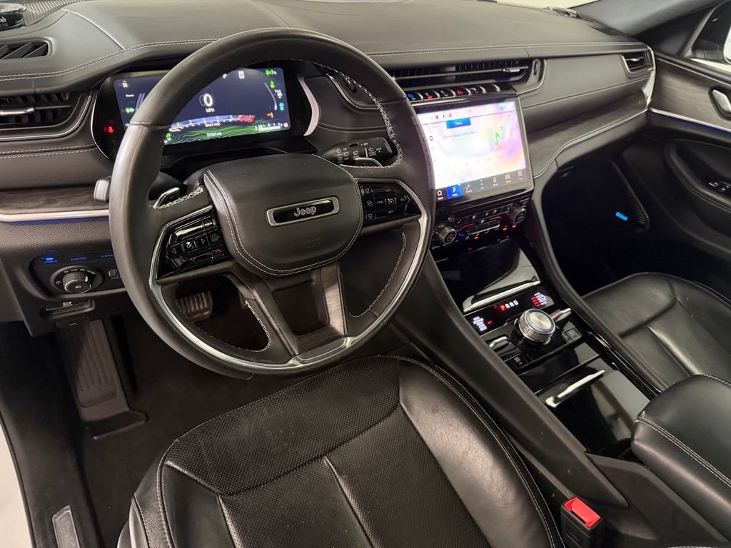 Used 2023 Jeep Grand Cherokee Overland AWD/4WD image 11