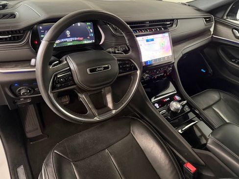 Used 2023 Jeep Grand Cherokee Overland AWD/4WD image 11