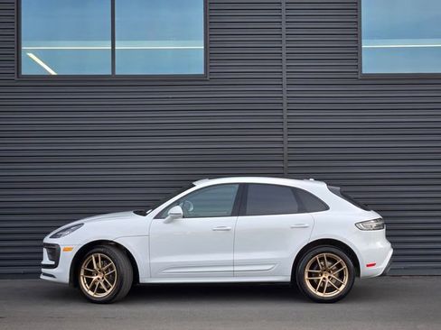 Used 2025 Porsche Macan image 2