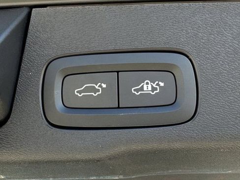 Used 2023 Volvo XC60 T8 Ultimate w/ Climate Package image 35