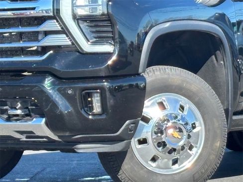Used 2024 Chevrolet Silverado 3500 High Country w/ High Country Premium Package image 2