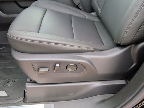 New 2026 GMC Sierra 1500 SLT image 14