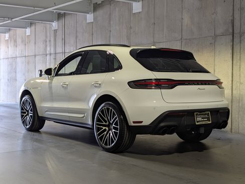 Certified 2025 Porsche Macan image 3