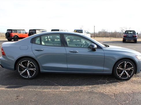 Used 2024 Volvo S60 B5 Plus image 11