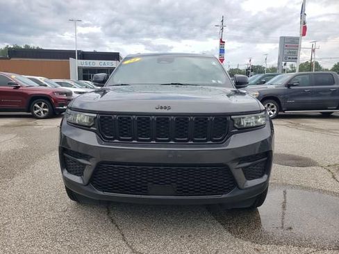 Used 2024 Jeep Grand Cherokee Altitude AWD/4WD image 9