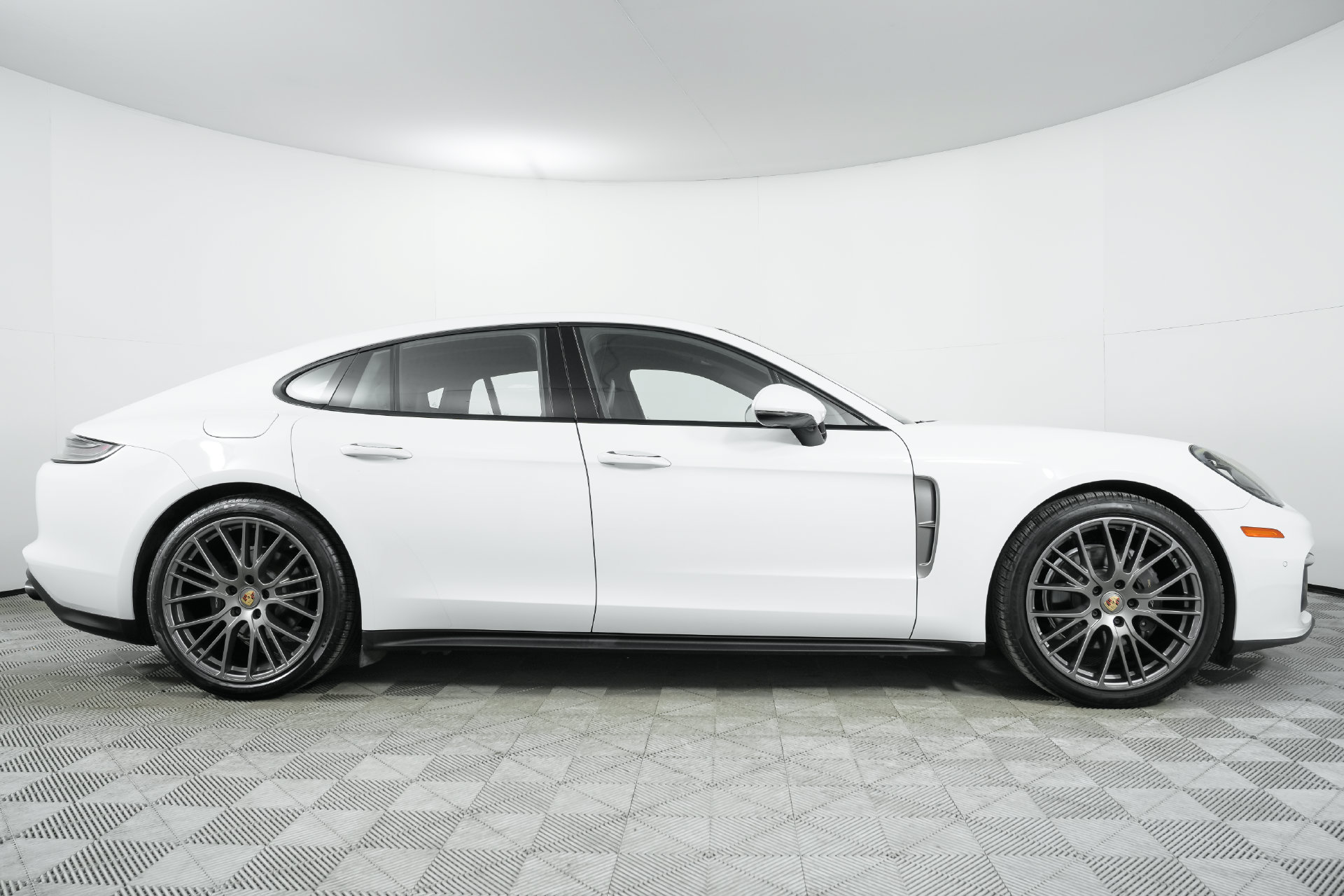 Used 2023 Porsche Panamera Platinum Edition RWD image 19