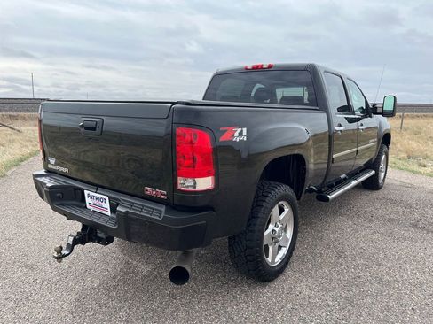 Used 2014 GMC Sierra 2500 Denali w/ Suspension Package, Off-Road image 5