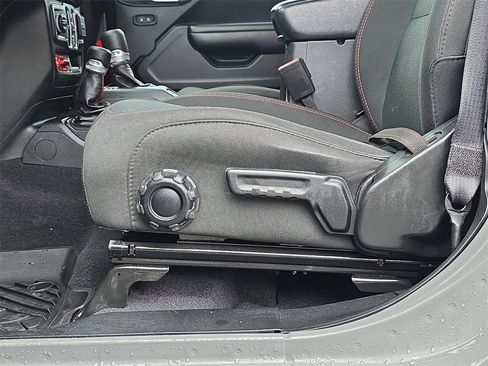 Used 2021 Jeep Wrangler Unlimited Rubicon w/ Uconnect 4C Nav & Sound Group image 32