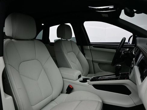 Certified 2025 Porsche Macan AWD/4WD image 18