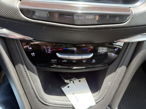 Used 2019 Cadillac XT5 Premium Luxury AWD/4WD image 16