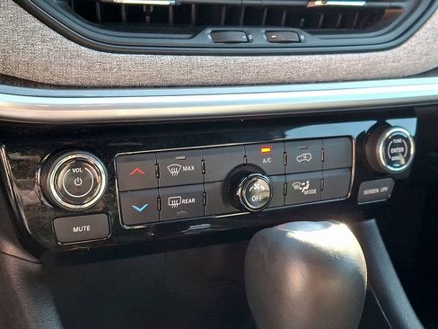 Used 2024 Jeep Compass Latitude image 15