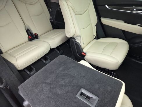 Used 2022 Cadillac XT6 Sport w/ Technology Package AWD/4WD image 5