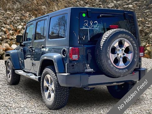 Used 2018 Jeep Wrangler Unlimited Sahara w/ Dual Top Group AWD/4WD image 11
