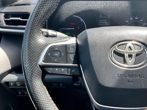 Used 2023 Toyota Sienna XSE FWD image 18