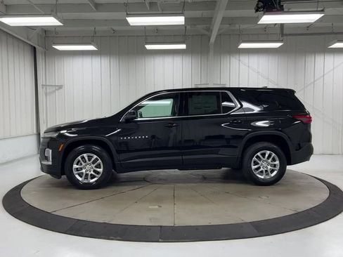 Used 2023 Chevrolet Traverse LS FWD image 5