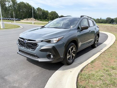 Used 2024 Subaru Crosstrek 2.0i Premium AWD/4WD image 3