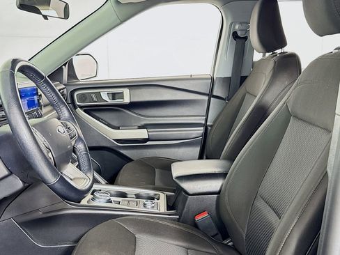 Used 2022 Ford Explorer XLT image 10