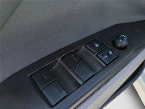 Used 2023 Toyota Camry SE image 12