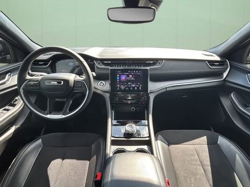 Used 2023 Jeep Grand Cherokee Altitude image 19