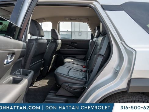 Used 2025 Nissan Pathfinder SL FWD image 21