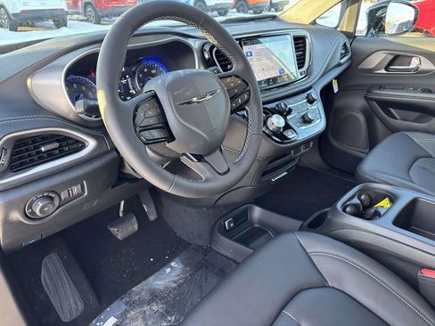 New 2026 Chrysler Pacifica Select w/ S Appearance Package FWD image 17