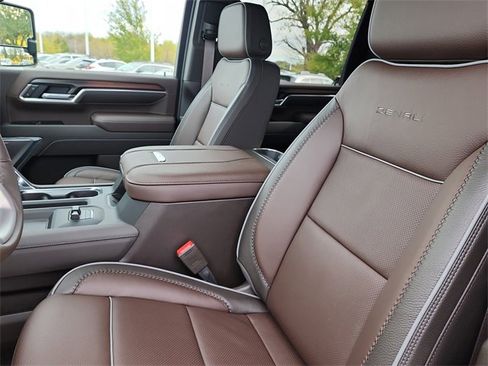 New 2026 GMC Sierra 2500 Denali w/ Denali Reserve Package image 18