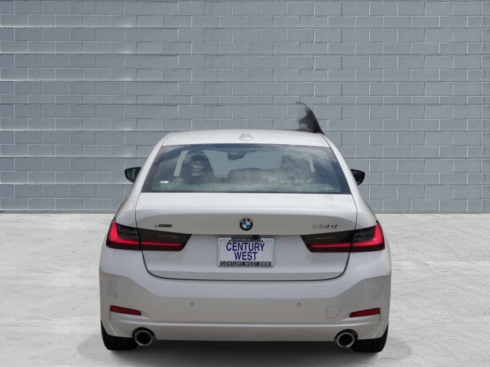 Used 2023 BMW 330i xDrive Sedan w/ Premium Package AWD/4WD image 4