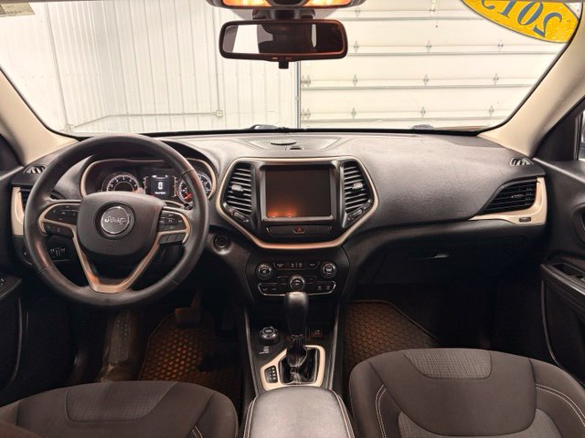 Used 2015 Jeep Cherokee Latitude w/ Cold Weather Group AWD/4WD image 13