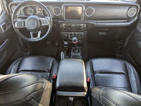 Used 2018 Jeep Wrangler Unlimited Sahara image 16