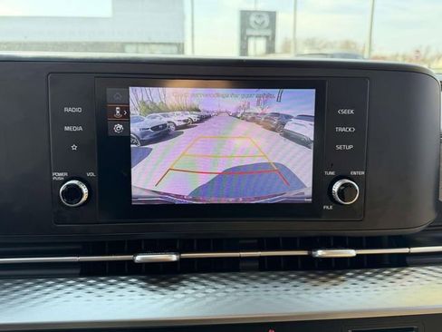 Used 2024 Kia Carnival LX FWD image 23