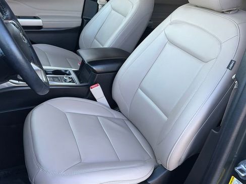 Used 2023 Ford Explorer XLT w/ Equipment Group 202A image 34