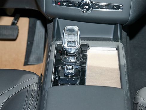 New 2026 Volvo XC90 T8 Plus w/ Protection Package Premier AWD/4WD image 30