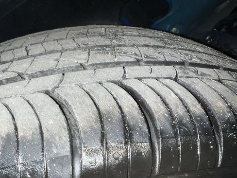 Used 2025 Hyundai Venue Limited FWD image 30
