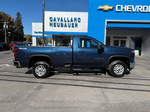 Used 2022 Chevrolet Silverado 2500 LT w/ Convenience Package image 4