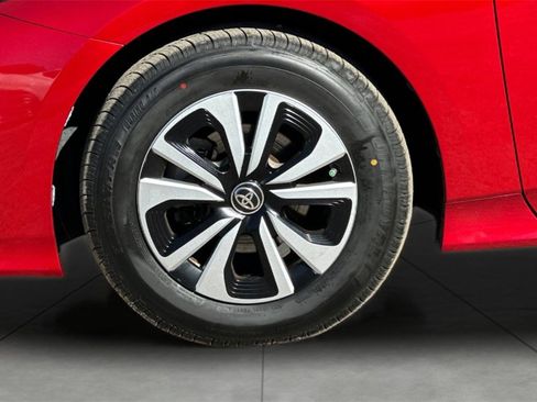 Used 2017 Toyota Prius Prime Premium image 26