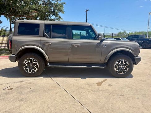 Used 2025 Ford Bronco Outer Banks AWD/4WD image 2