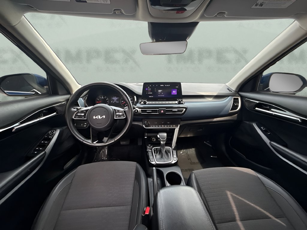 Used 2023 Kia Seltos S w/ Navigation Package FWD image 11