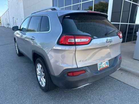 Used 2016 Jeep Cherokee Limited AWD/4WD image 6