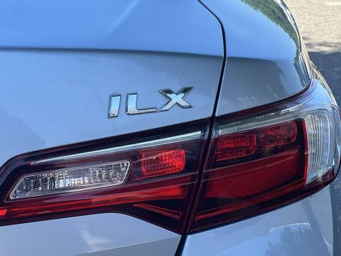 Used 2017 Acura ILX FWD image 29