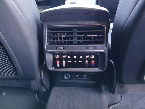 Used 2022 Audi Q8 Premium Plus image 14