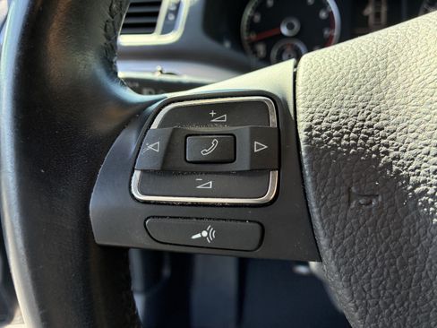 Used 2012 Volkswagen Passat 2.5 SE FWD image 29