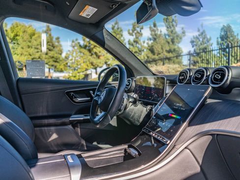Used 2025 Mercedes-Benz GLC 300 4MATIC image 23