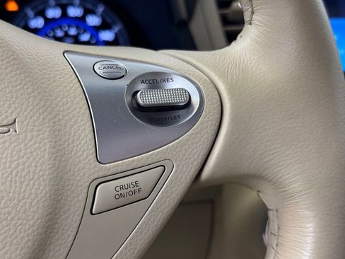 Used 2014 INFINITI QX70 2WD w/ Premium Package image 35