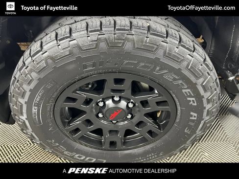 Used 2020 Toyota 4Runner SR5 AWD/4WD image 14