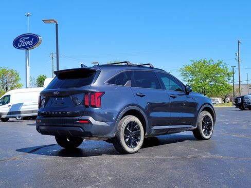 Used 2021 Kia Sorento S w/ Panoramic Sunroof Package image 4