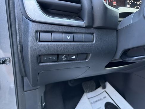 Used 2025 Nissan Rogue SV image 17