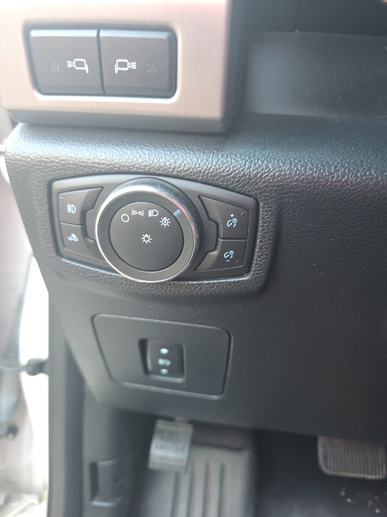 Used 2016 Ford F150 Platinum w/ Equipment Group 701A Luxury AWD/4WD image 14