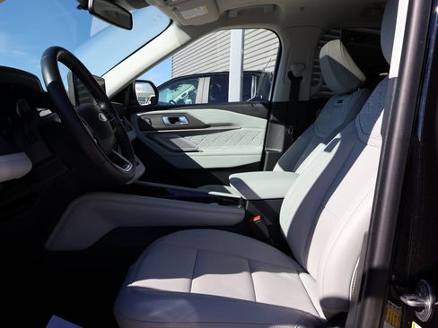 Certified 2025 Ford Explorer Platinum w/ LUX Leather Package image 24