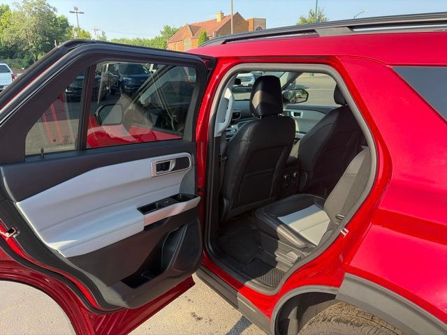 Used 2024 Ford Explorer XLT w/ Equipment Group 202A AWD/4WD image 19