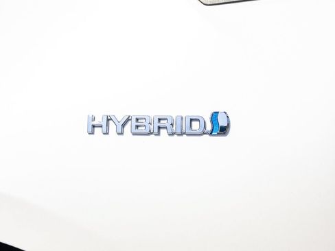 Used 2019 Toyota Prius L Eco w/ Carpet Mat Package FWD image 7